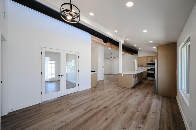Building Photo - 3001 W Mercer Ln