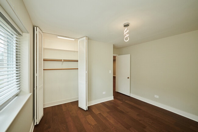 Building Photo - 7074 N Ridge Blvd