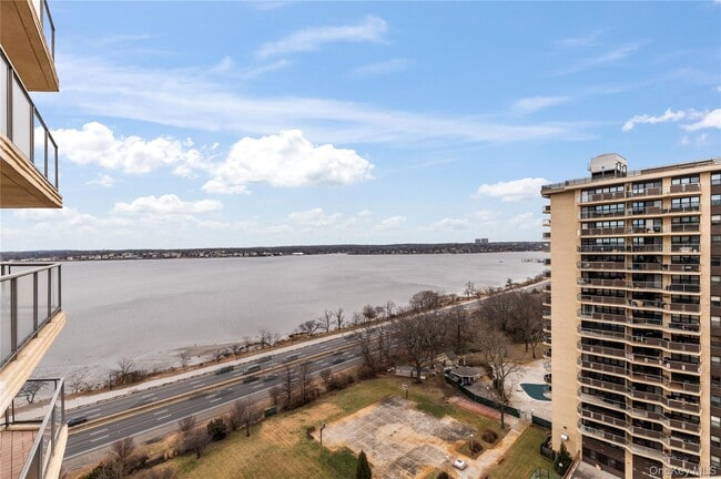 Building Photo - 17-85-85 215th St