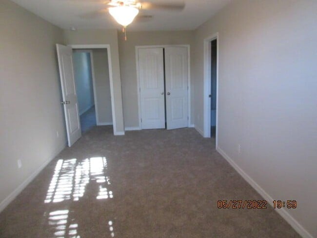Building Photo - Beautiful 4 Bedroom in Navarre!
