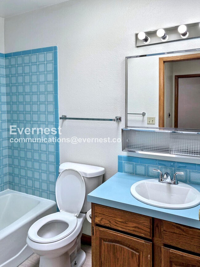 Building Photo - 4713 9th St Rd