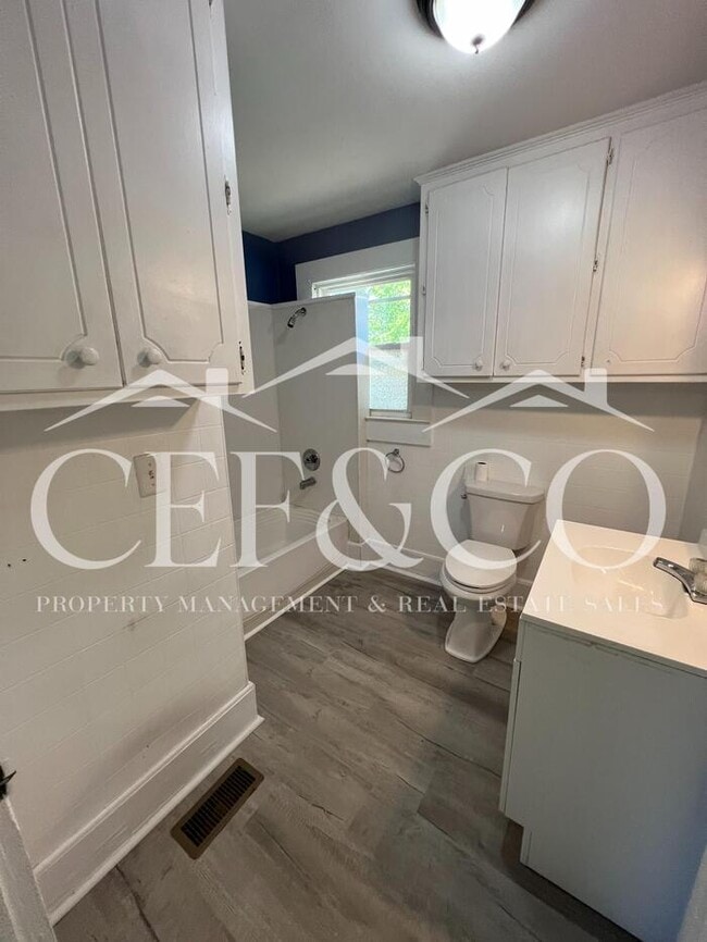 Building Photo - Secluded 2BR Retreat with Spacious Layout in Roebuck, SC!