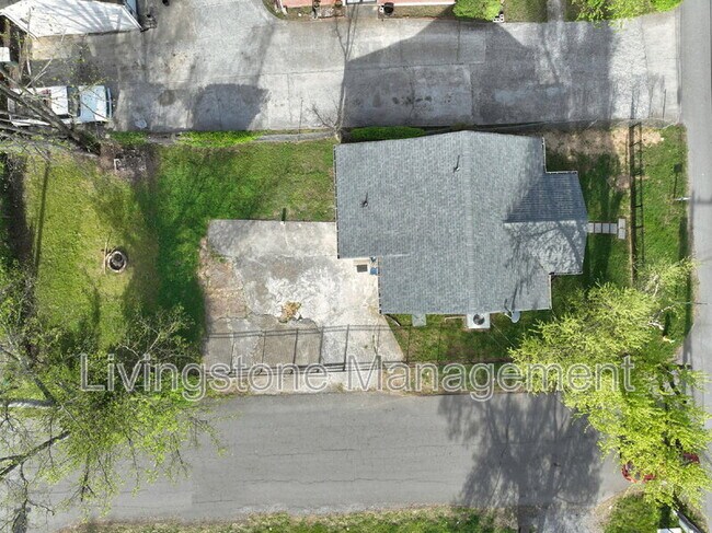 Building Photo - 501 Small St
