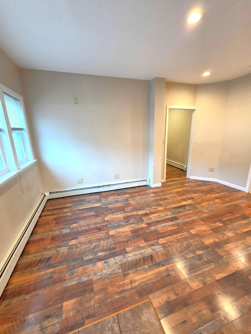 Building Photo - 1340 Cranston St