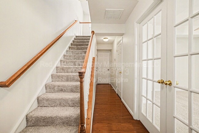 Building Photo - 15658 King Louis Ct