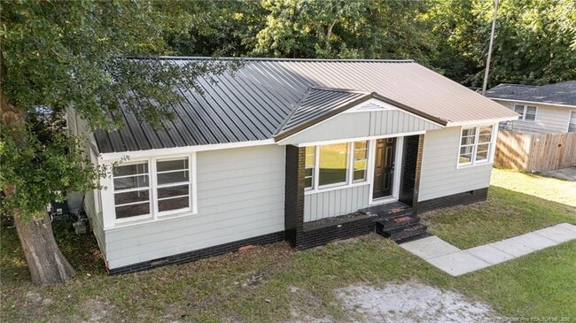 Building Photo - 821 Sandalwood Dr