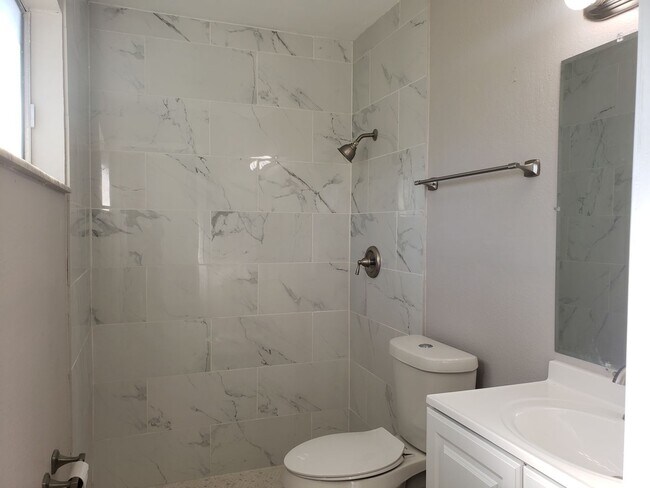 Building Photo - Annual Rental: Fully Remodeled! Charming Single-family Home with Single car garage