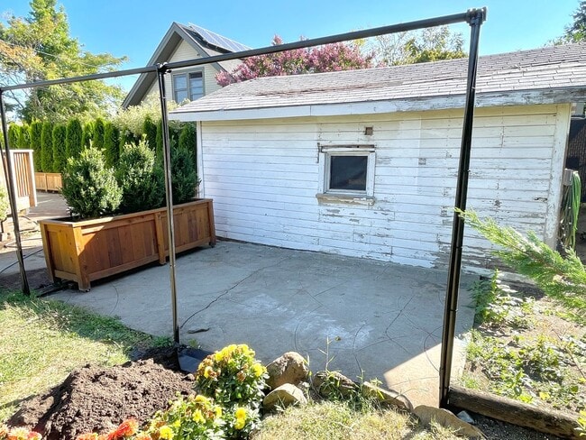 Building Photo - Woodstock area, 1 bedroom, 1 bath with finished basement