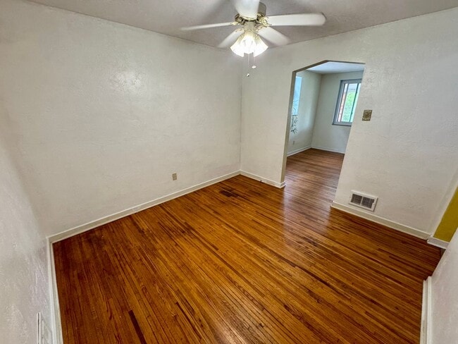 Building Photo - Charming 2 Bed 1 Bath in Beechview!