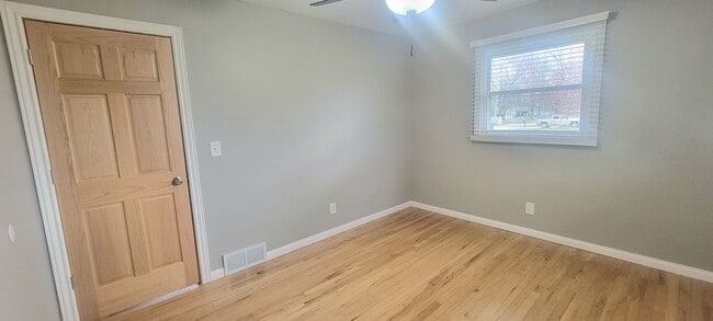 Building Photo - Small town Macon!