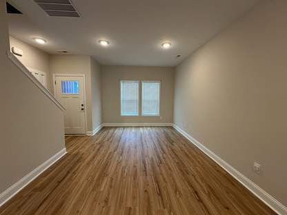 Building Photo - Spacious 2 Bedroom, 2.5 Bath Townhome 160 Loren Rd.