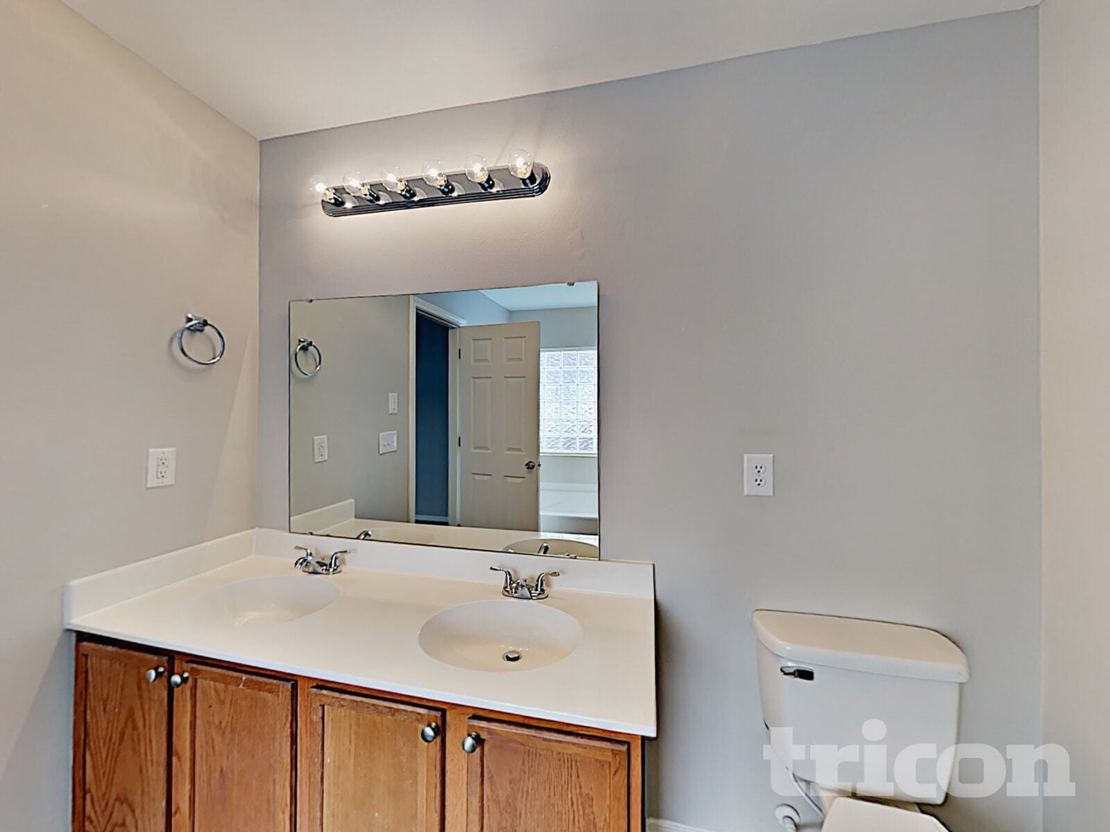Building Photo - 4003 Larkhaven Village Dr