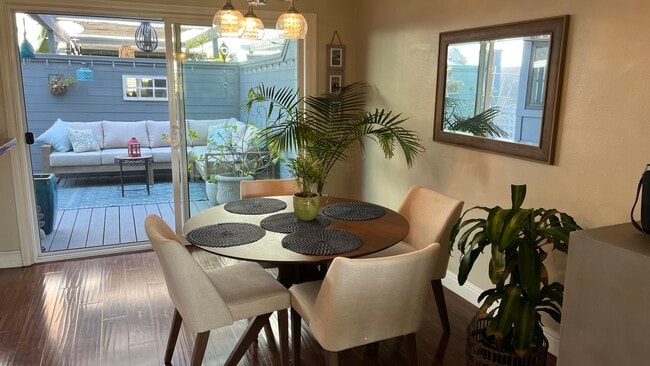 Dining Room - 817 America Way