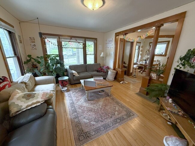 Building Photo - 147 Lathrop St