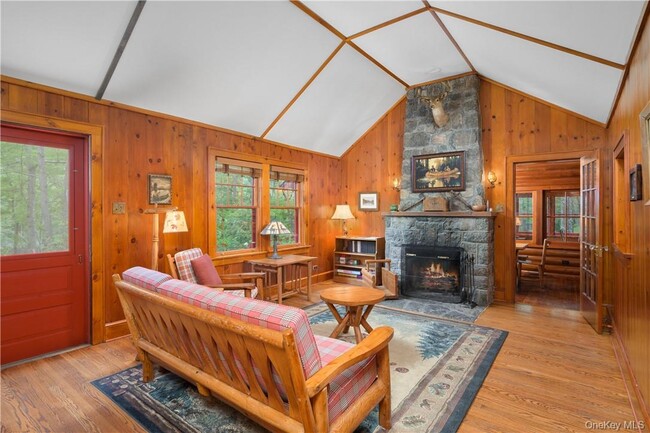 Building Photo - 77 Lake Dr