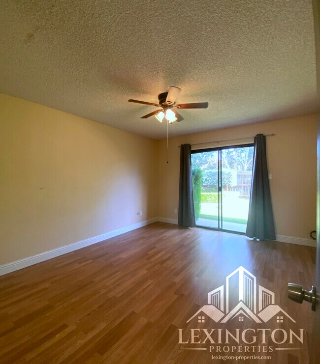 Building Photo - Beautiful, 3BD/2BA +Bonus Rooms, Bungalow ...