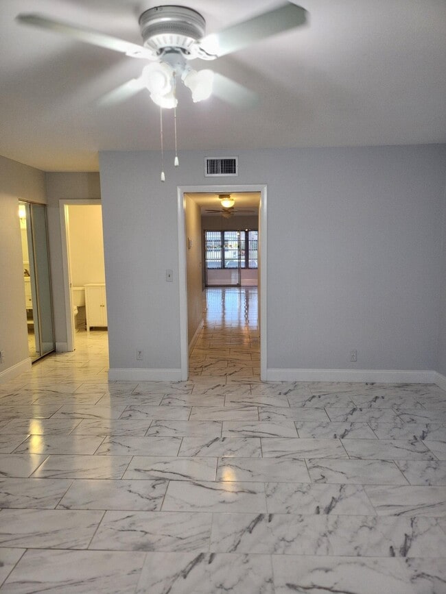 Building Photo - 5433 Lakefront Blvd