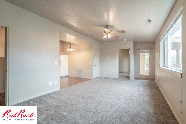 Building Photo - Dog Friendly! Great 2 Bedroom, 2 Bathroom ...