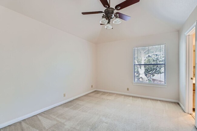 Building Photo - Beautiful 4-bedroom, 3-bath home in the de...