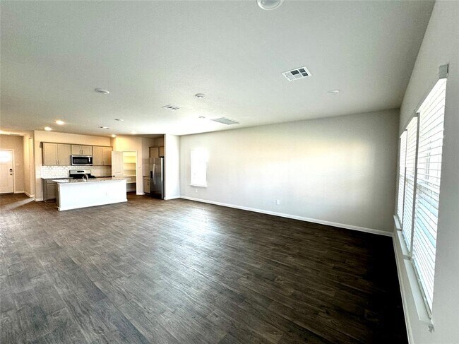 Building Photo - 115 Bethpage Dr