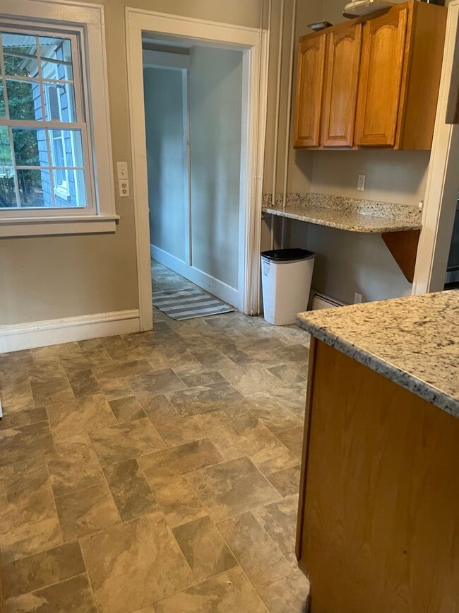 Building Photo - 90 Lake Ave