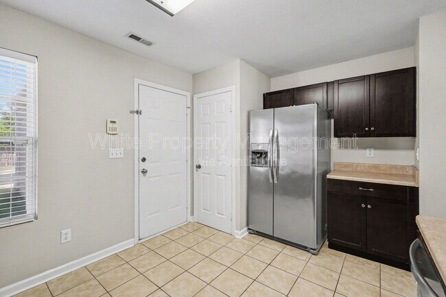 Building Photo - 1820 Meadow Crossing Dr