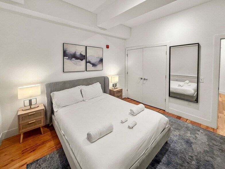 Building Photo - 236 W Thompson St