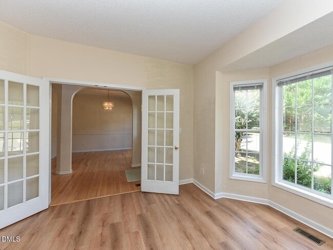 Building Photo - 406 Somersview Dr