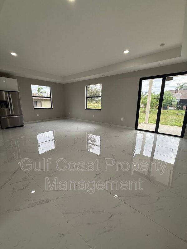 Building Photo - 2052 NE 18th Terrace