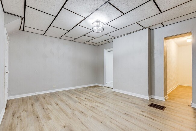 Building Photo - Brighton Heights 3 Bedroom Townhome