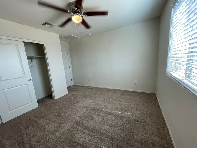 Building Photo - Spacious New-Build Family Home!