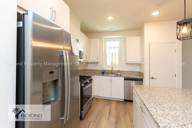 Building Photo - OTAY MESA !!!TRI LEVEL PERFECTION 2 BED/2....