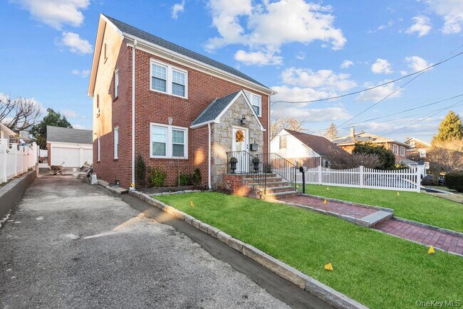 Building Photo - 9 George St