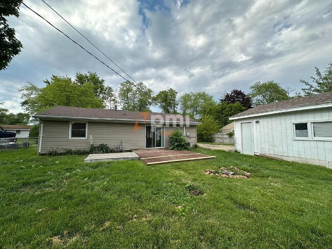 Building Photo - 380 Lahonda Dr