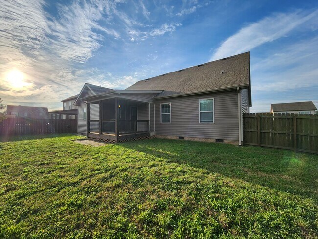 Building Photo - 1003 Sunrise Dr