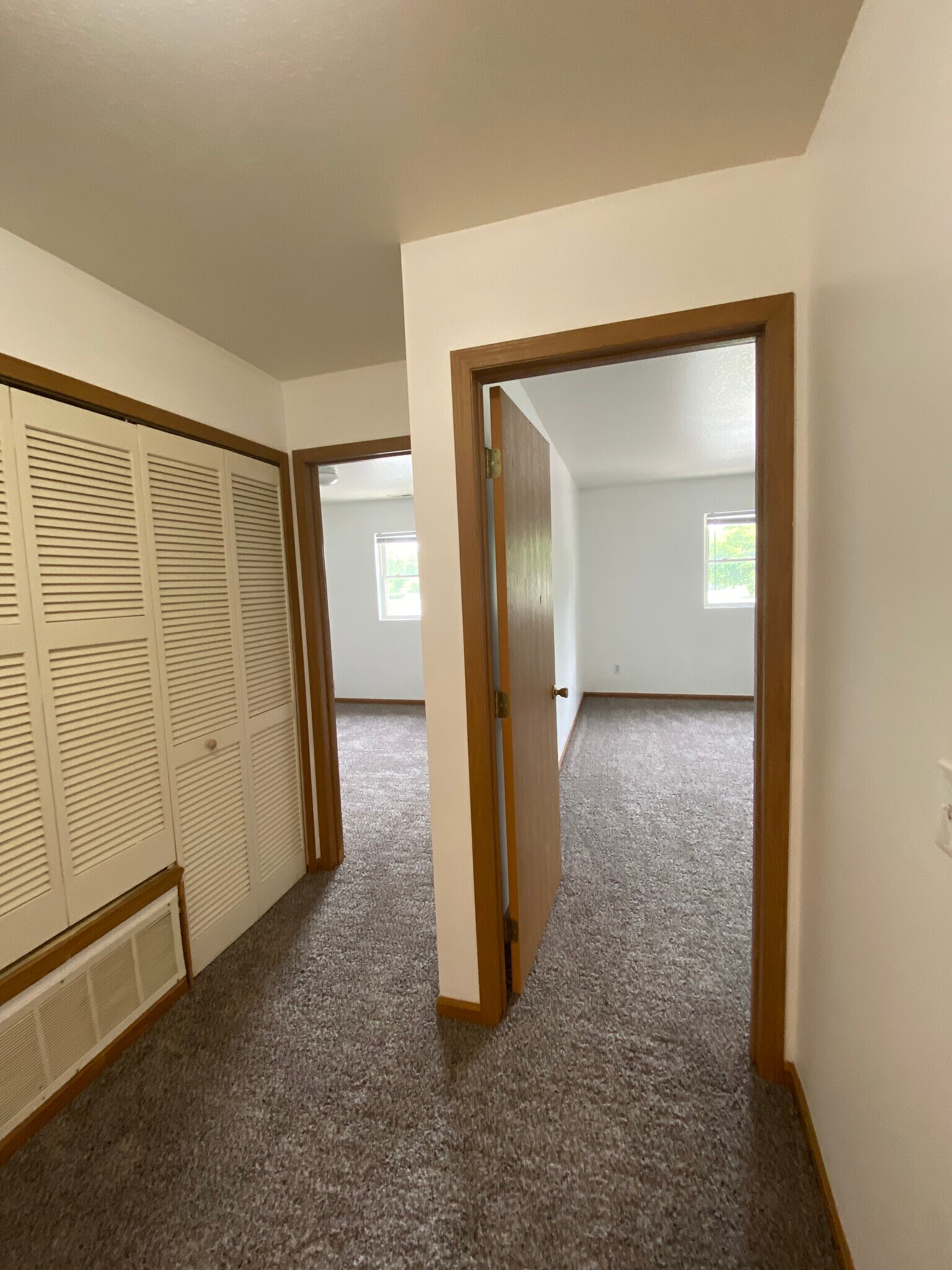 Building Photo - 7483 Crosscreek Dr