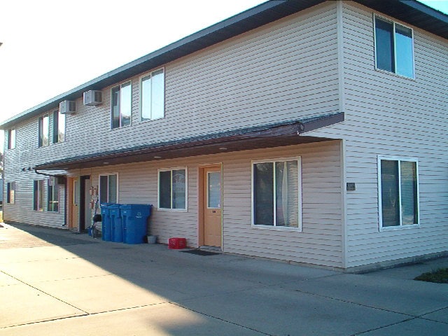 Building Photo - 560 Main Steet