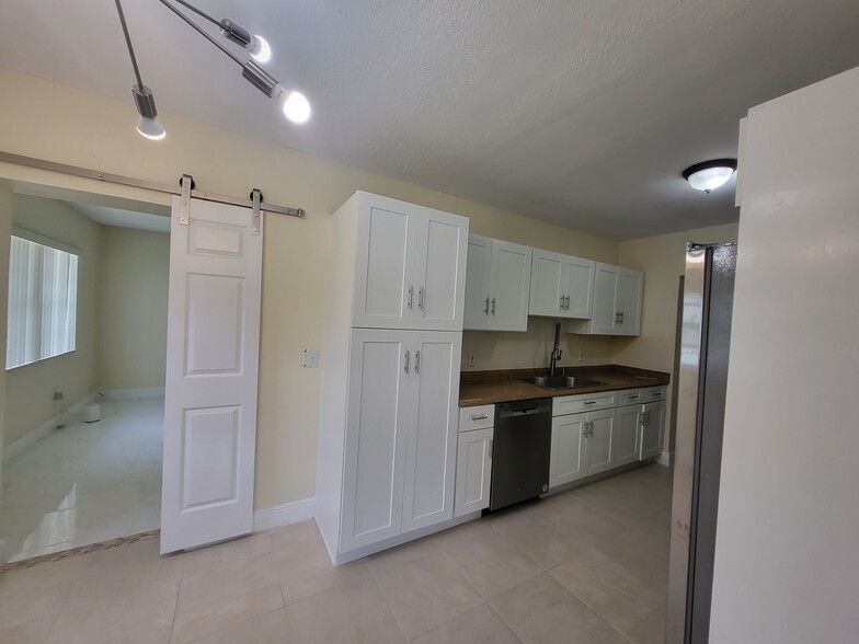 Building Photo - 340 NW 4th Ave