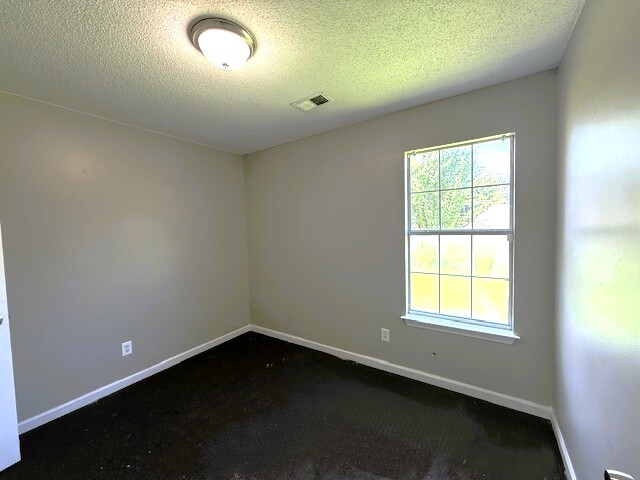 Building Photo - 4589 Blue River Dr