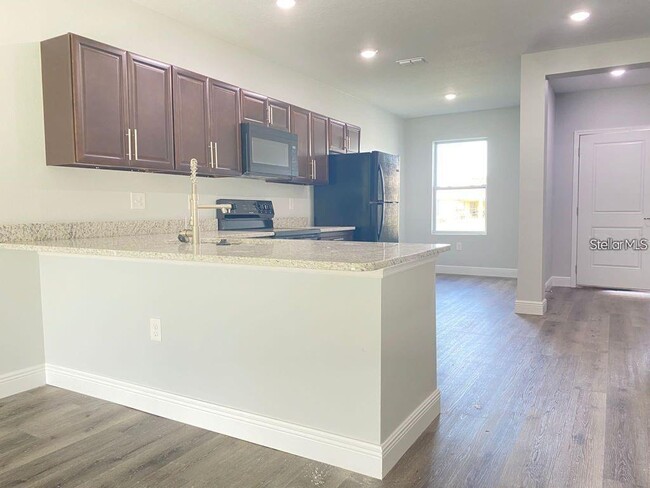 Building Photo - 535 Albatross Dr