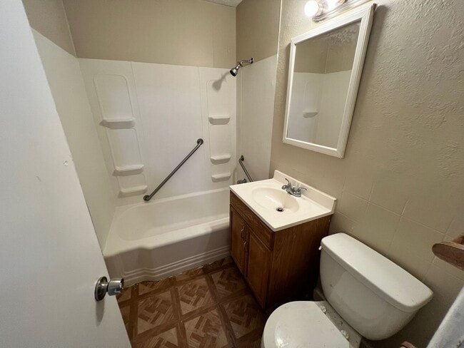 Building Photo - 7601 Ruskin Way