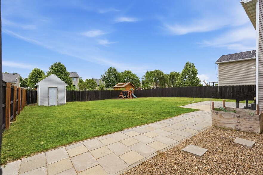 Building Photo - 4803 NE Trilein Dr