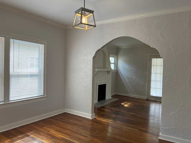 Building Photo - 2149 Mango Pl