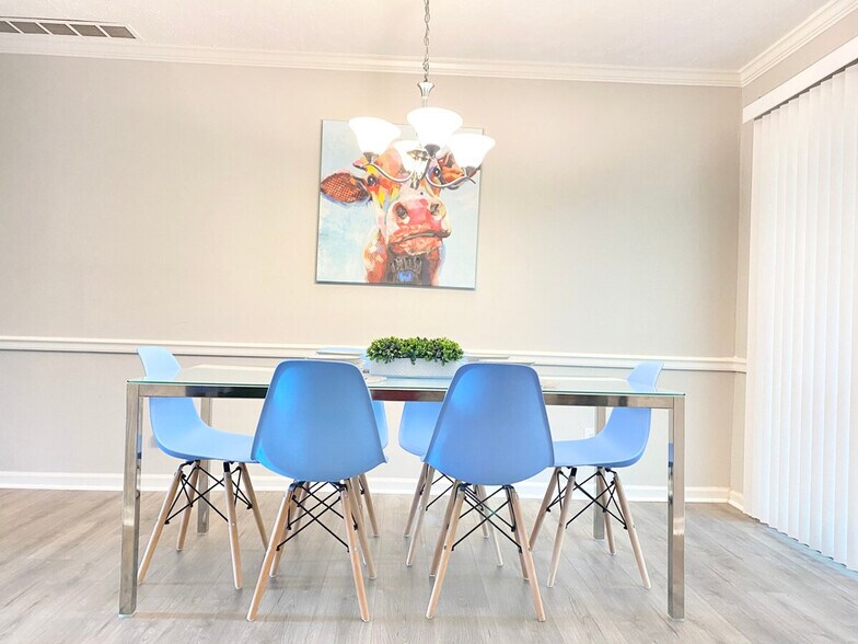 Building Photo - 1301 Kings Ridge Dr NW