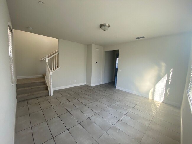 Building Photo - Roseville 3 bedroom in Veranda at Stoneridge.