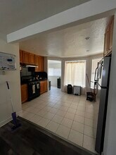 Building Photo - 362 N 7th St