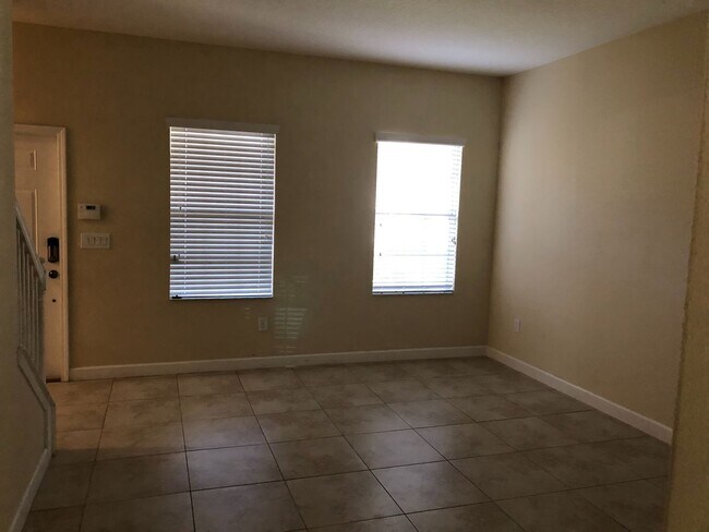 Building Photo - 5 Bedroom / 3.5 Bathroom House at Independ...