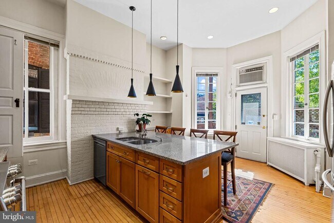 Building Photo - 2444 Eutaw Pl