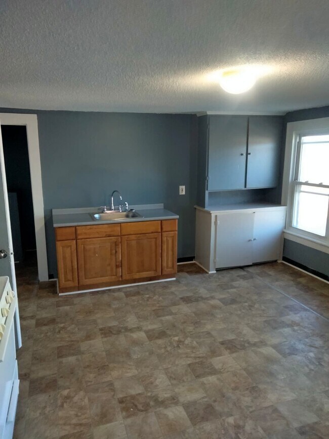 Building Photo - 167 E Main St