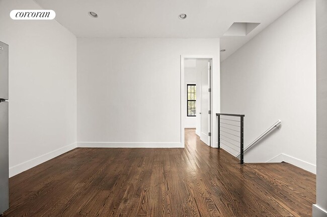 Primary Photo - 150A 30th St